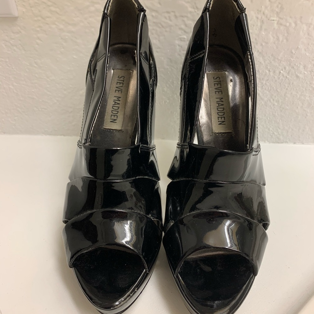 Shiny black Steve Madden Heels